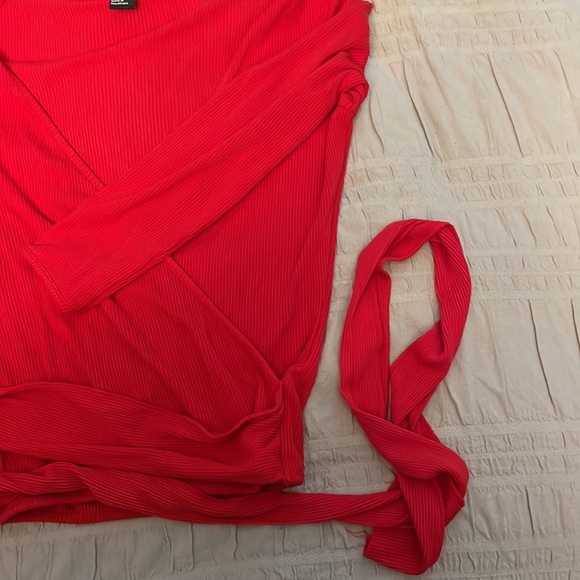 V-neck wrap top - Picture 3 of 4